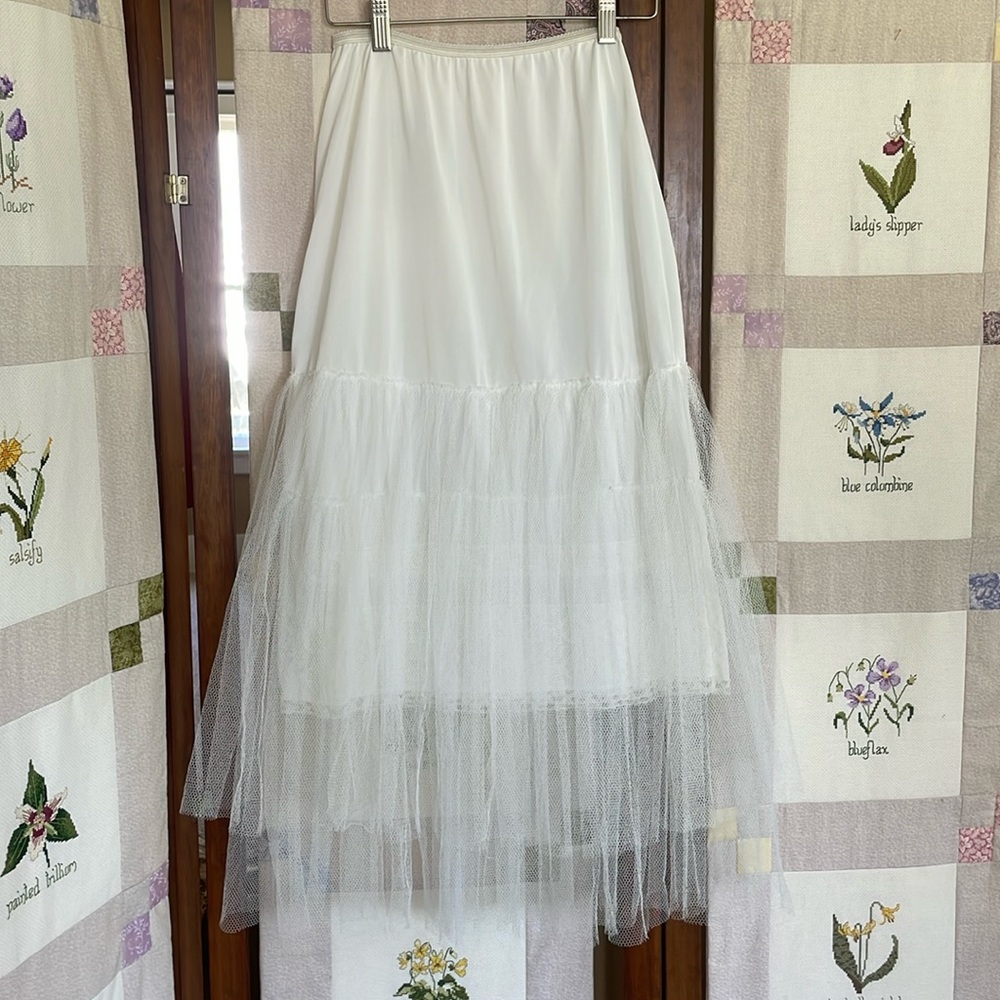Vintage Kayser Half Slip Petticoat – White Nylon Tulle Hem – Small – 1950s 1960s